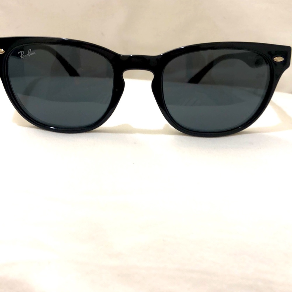 Black ray bans! Never worn!